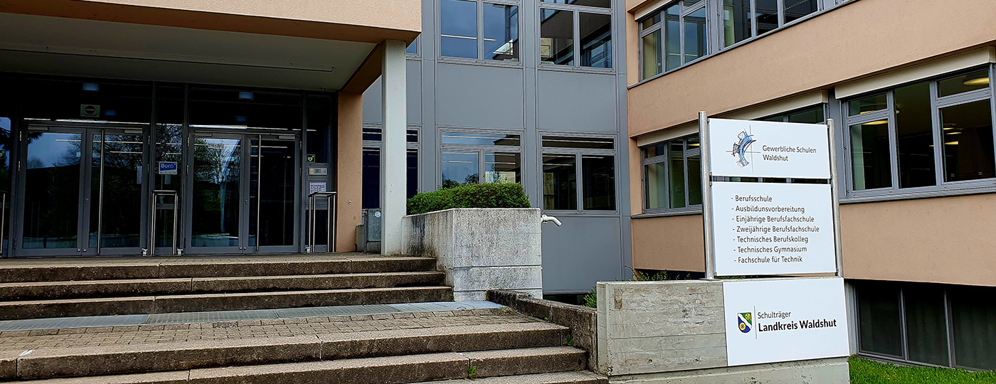 Eingang unserer Schule
